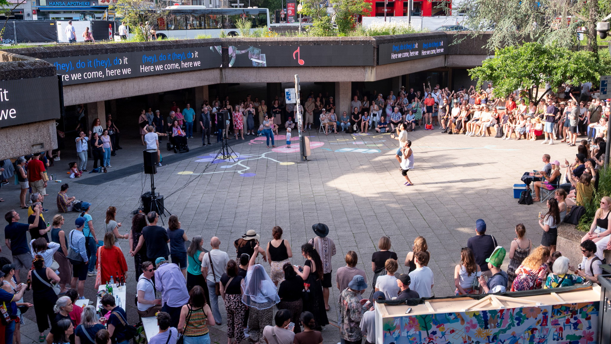 FriesKTV am Ebertplatz: Kölns längster Karaoke Screen!