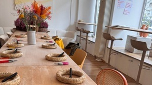 Blumenkranz/Sommerkranz/Midsommar-Kranz binden im Studio Calma in Düsseldorf