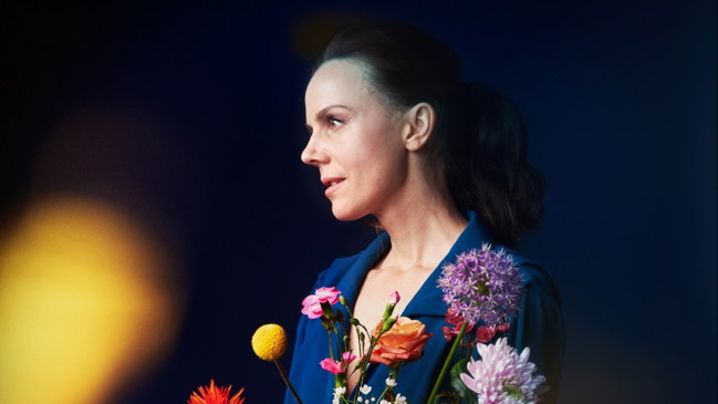Schröders Garten: Anna Depenbusch solo am Klavier