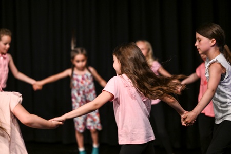 Kreativer Kindertanz von 4-7 Jahren "Unsere große Welt" // wöchentlich