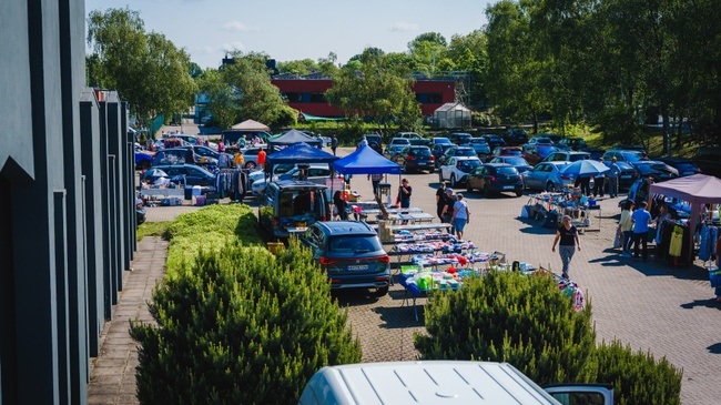 Trödelmarkt Bochumer Eventcenter (Parkplatz und Hallen-Trödelmarkt)