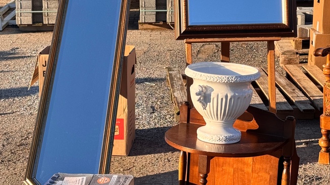 Düsseldorfer Flohmarkt am Blumengroßmarkt