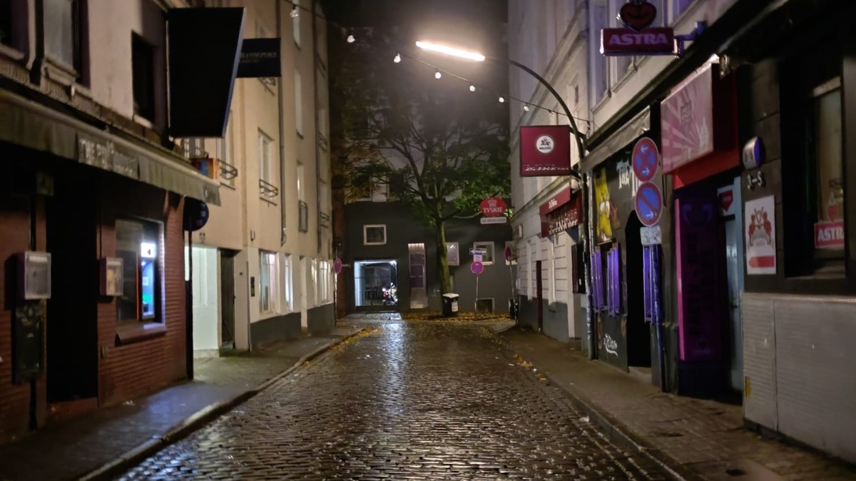 Hamburg: Kiez Tour mit einer Ex\u002DDomina