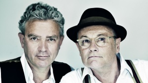 Pigor singt. Benedikt Eichhorn muss begleiten. Volumen X