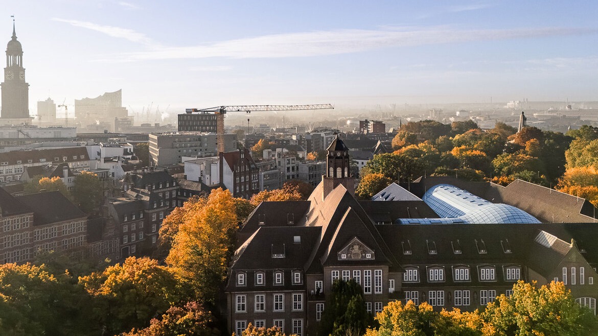 Auf den Spuren historischer Fotografien rund um den Michel