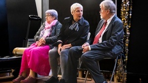 Im Wartesaal zum großen Glück