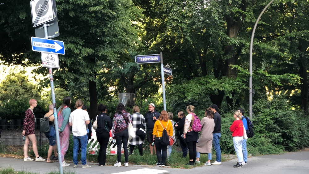 KNOW YOUR KRAUT — Wilde Stadtkräuter mit Waldgang
