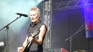 Couch & Konzert - CHARLIE HALLINAN -