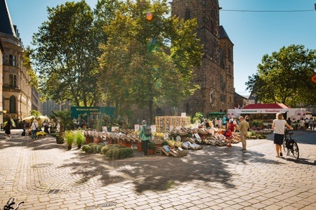 Blumenmarkt Unser-Lieben-Frauen-Kirchhof