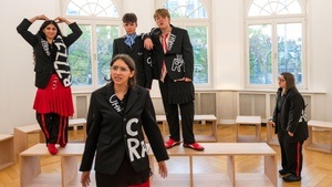 »Nah­aufnahmen« von Martina Droste, Anina Engelhardt und Ensemble