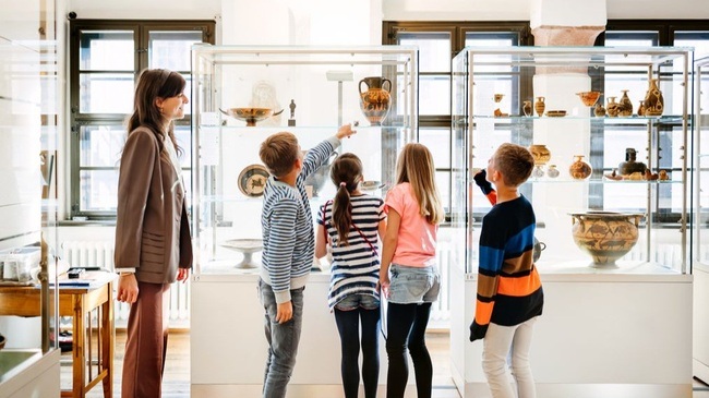 Schulklassen im Antikenmuseum