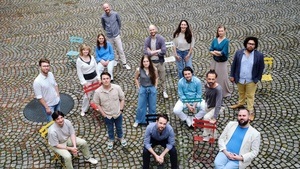treppenhausfestival 2025 ES KAMEN MENSCHEN AN