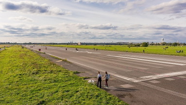 Transformation Tempelhof – vom Flughafen zu Berlins größtem Freiraum – Fahrrad-Tour - mit Rikscha-Service - Wundervolle Orte NeuKölln