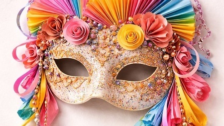 Papiermasken zum Karneval der Kulturen