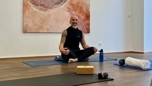 Yoga in der Galerie