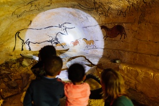 Ferien-Workshop: Steinzeitlicht und Höhlenkunst