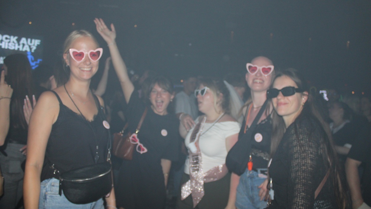 Berlin Kneipentour mit Shots, Spielen und 2x VIP Club Eintritt