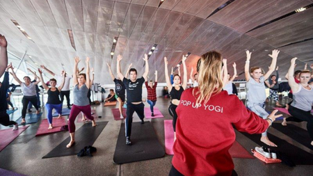 POP UP YOGA in der BMW Welt