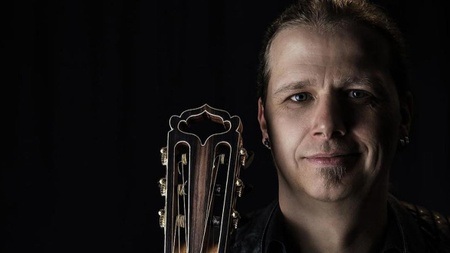 STEFAN EICHNER SPIELT REINHARD MEY