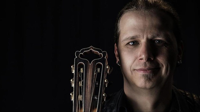 STEFAN EICHNER SPIELT REINHARD MEY