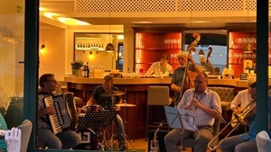 Weinfest mit Live-Musik (6-Mann-Combo), ROSE Wein-Brasserie Schwabing, 12.07.25 ab 18 Uhr