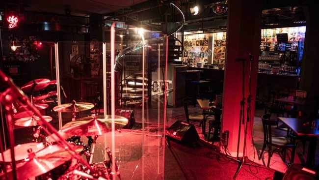 Blues Lounge mit Turning Wheelz
