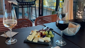 Wine & Cheese Night im Freischwimmer