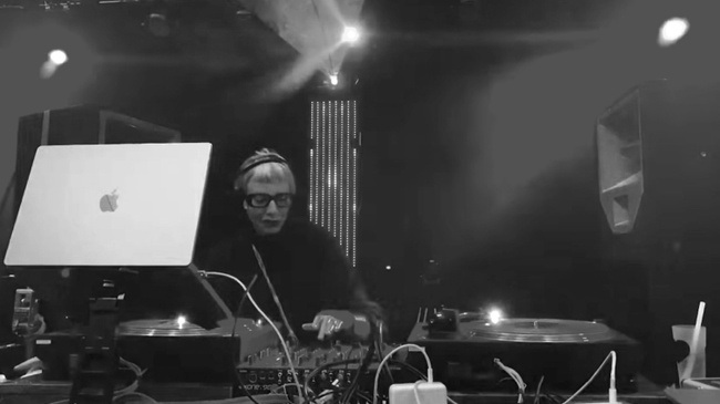 Electric Art Monday • Cio D’Or / Laima Adelaide / Woody92 / Mike Parker