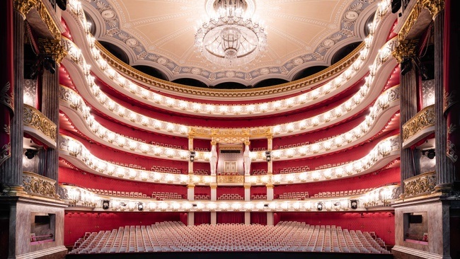 GUIDED TOUR OF THE NATIONALTHEATER (ENGLISH)