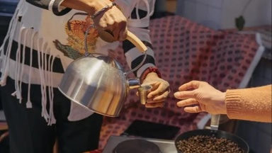 Kaffeezeremonie mit Clarisse Akouala