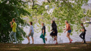 ›local dancing‹ mit Clara Reiner, René Alejandro Huari Mateus, Jacob Bussmann, Frédéric De Carlo