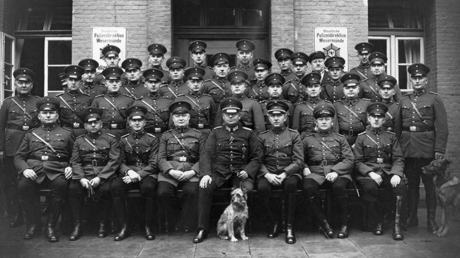 Wanderausstellung „Freunde, Helfer, Straßenkämpfer - Die Polizei in der Weimarer Republik“