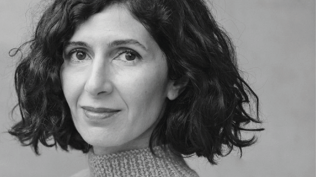 Gespräch und Lesung Nava Ebrahimi „Und Federn überall“