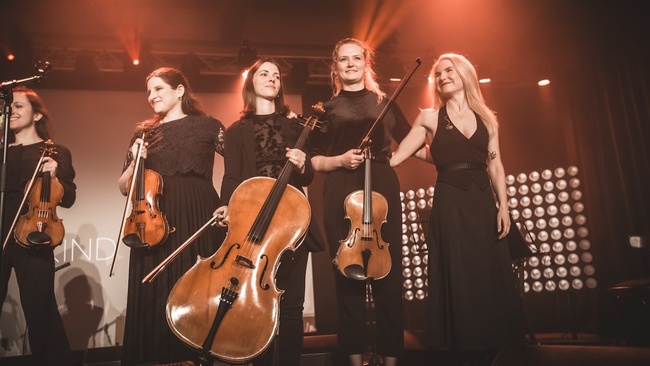 LAURA LIEBESKIND feat. mondëna quartet