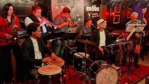 DESCARGA LATINA FEAT. OSVEL MORALES (CUB)