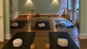Yoga Kurs - Radiant Body     Alle die tiefer in das Energiefeld von Yoga, Heilung und Regeneration eintauchen möchten. Keine Vorerfahrung notwendig.