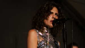 Sarah Bugar live @ROODY