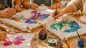 Kreativkurs für Kinder & Eltern in Köln – Seidenmalerei (ab 4 Jahre)