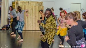 West - Afrikanischer Tanz Workshop mit LIVE - Djembe und Sabar Trommel Musik