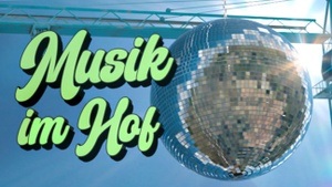 Musik im Hof mit Dominik Eulberg, Karotte und Frau Laura