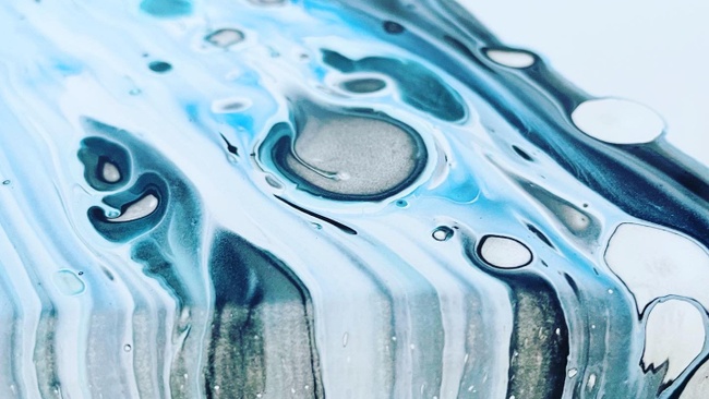 DIY Acryl Pouring Night - Gestalte dein Farbschlacht Kunstwerk in Leipzig