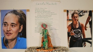 Kunst & Kaltgetränk – Künstlerinnengespräch mit Ulrike Reutlinger zu „Carola Rackete“