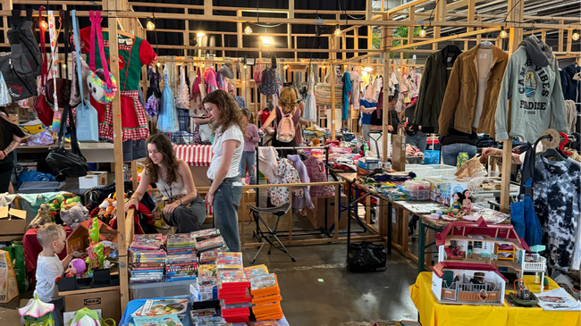 Kinderflohmarkt mit buntem Kinderprogramm