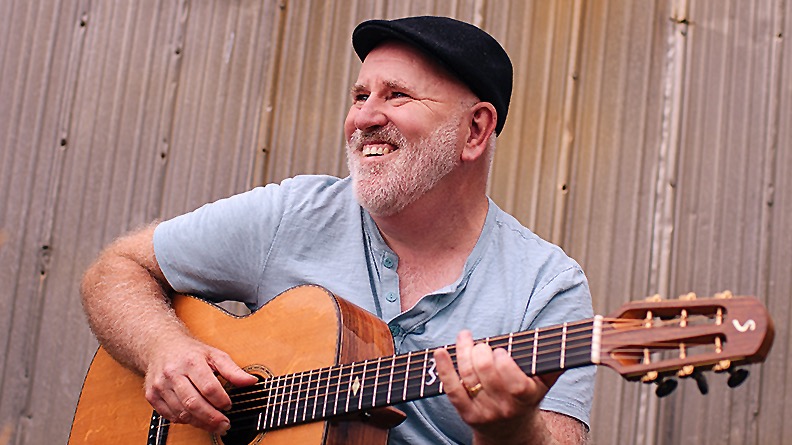 Titelbild der Veranstaltung Couch & Konzert Paul O‘ Brien