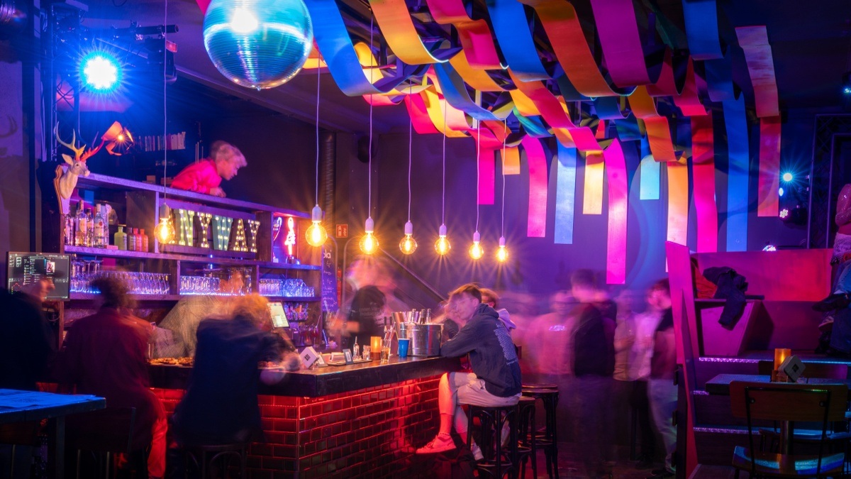 anyway | 🌈 Bar, Club, Communityspace
