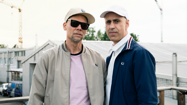 REMIX ALMANYA - EINE POSTMIGRANTISCHE HIPHOP-GESCHICHTE //  LECTURE PERFORMANCE  VON MURAT GÜNGÖR & HANNES LOH