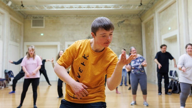 farbLAB: Begegnungen Öffentliches Showing