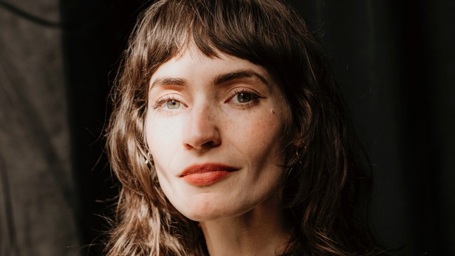 Lesung: Erinnern und Werden mit Lara Rüter, moderiert von Moshtari Hilal