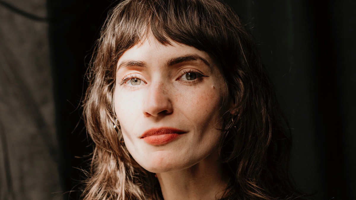 Lesung: Erinnern und Werden mit Lara Rüter, moderiert von Moshtari Hilal