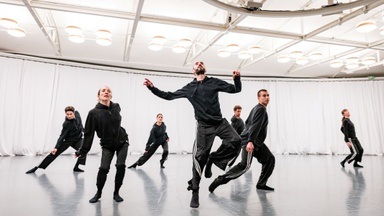 Gauthier Dance//Dance Company Theaterhaus Stuttgart: LUCK / UNLUCK